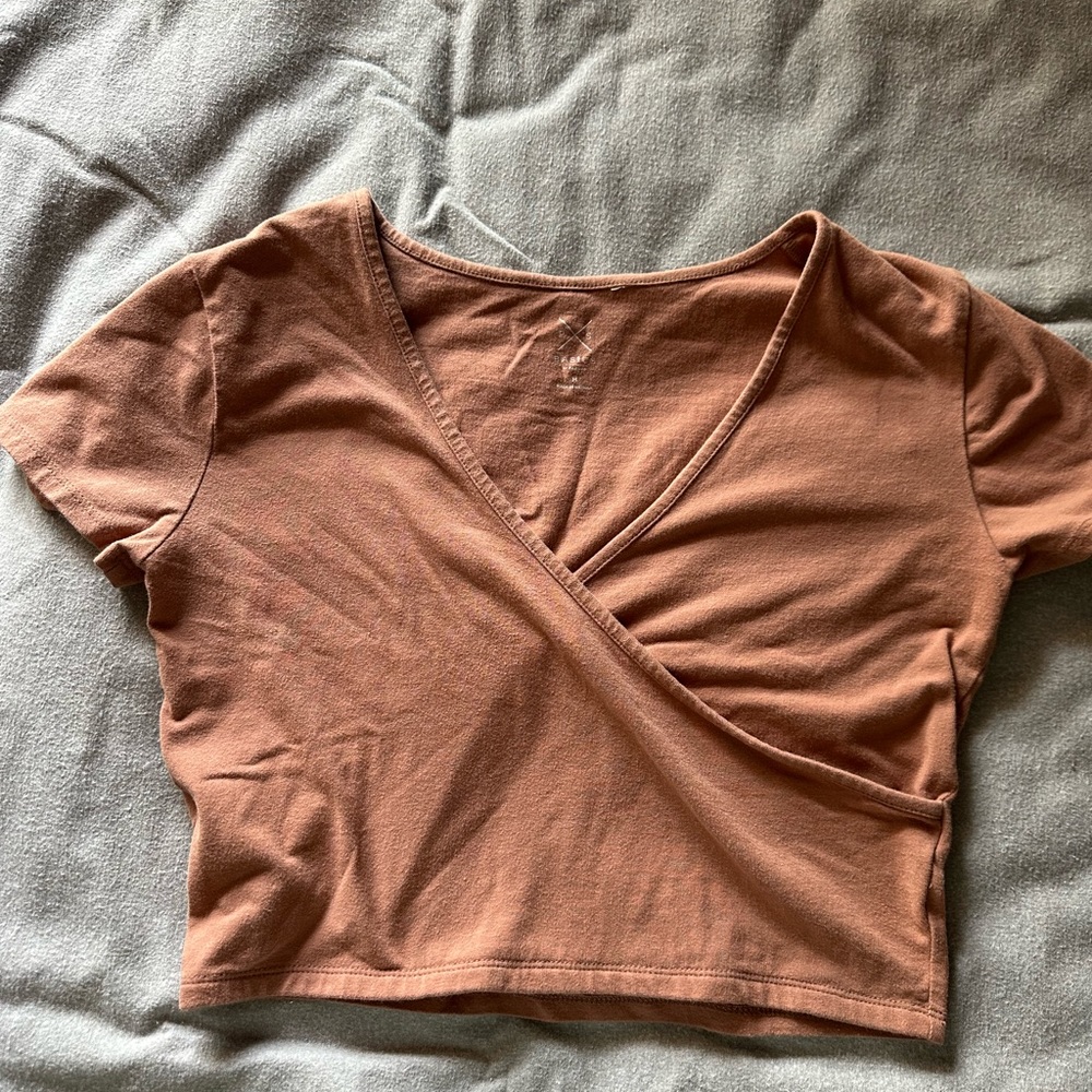 Cropped short sleeve top